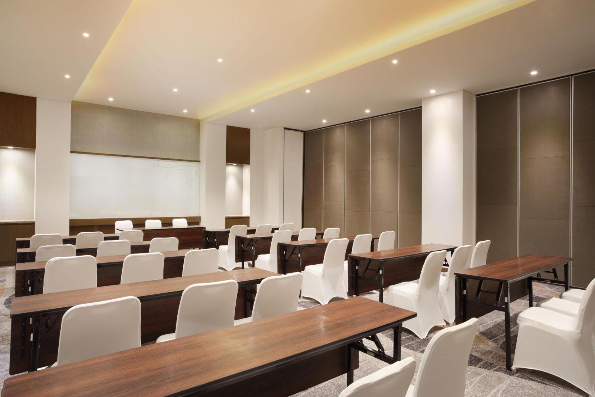 Four Points By Sheraton Manado Exterior foto